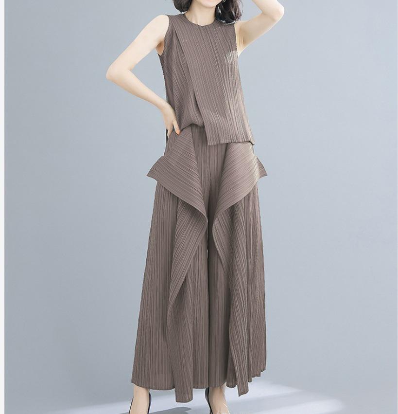 2025 Stylish Miyake Pleated Slimming Irregular Fashion Pants One Size
2025 Stylish Miyake Pleated Slimming Irregular Fashion Pants One Size