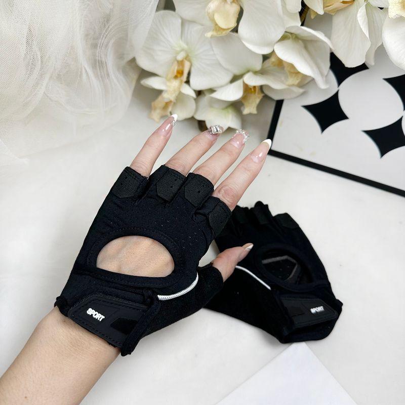 Fitness Gloves for Women Summer Breathable Non Slip Anti-Cocoon Cycling Sports Yoga Dumbbell Equipment Training Horizontal Bar Male Half Finger 2521 half finger Black S
Fitness Gloves for Women Summer Breathable Non Slip Anti-Cocoon Cycling Sports Yoga Dumbbell Equipment Training Horizontal Bar Male Half Finger 2521 half finger Black S