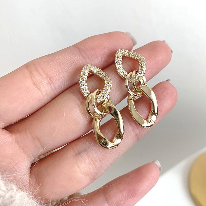 Elegant Geometric Coco Style Chain Link Earrings with s925 Silver Needle and Zircon Studs - Long Niche Design
Elegant Geometric Coco Style Chain Link Earrings with s925 Silver Needle and Zircon Studs - Long Niche Design