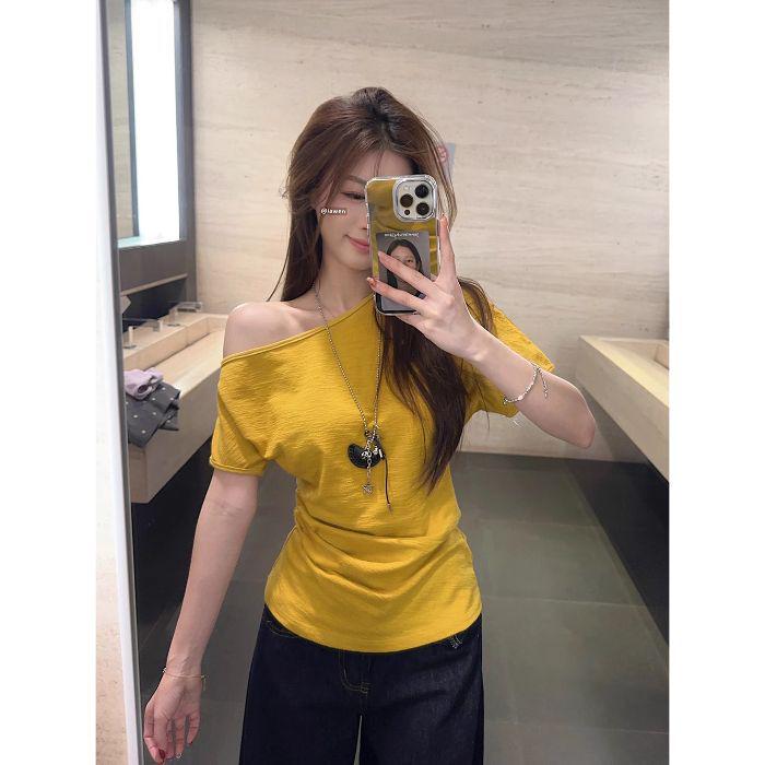 Повседневная футболка на одно плечо в корейском стиле, приталенная, для женщин - Летний дизайн с приталиванием и открытыми плечами Large жёлтый
Повседневная футболка на одно плечо в корейском стиле, приталенная, для женщин - Летний дизайн с приталиванием и открытыми плечами Large жёлтый
