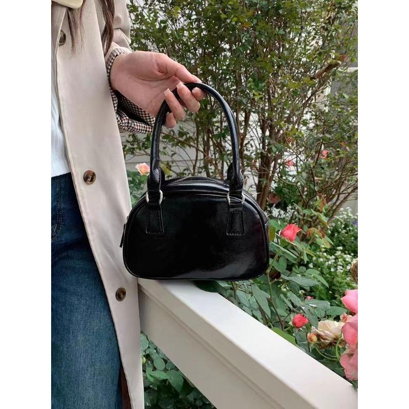 New pu texture silver bag polyester small square bag fashionable versatile portable messenger bowling bag чорний
New pu texture silver bag polyester small square bag fashionable versatile portable messenger bowling bag чорний