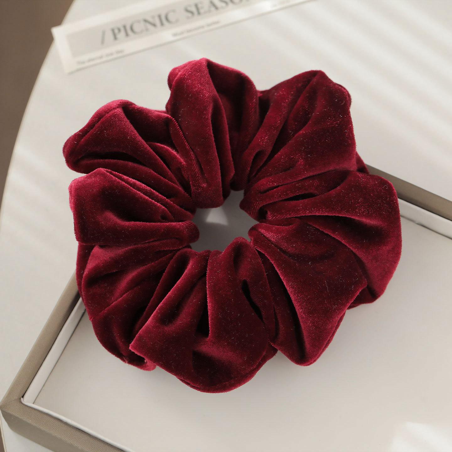 High-Elasticity Golden Velvet Hair Scrunchies for Women – Autumn/Winter Collection
High-Elasticity Golden Velvet Hair Scrunchies for Women – Autumn/Winter Collection
