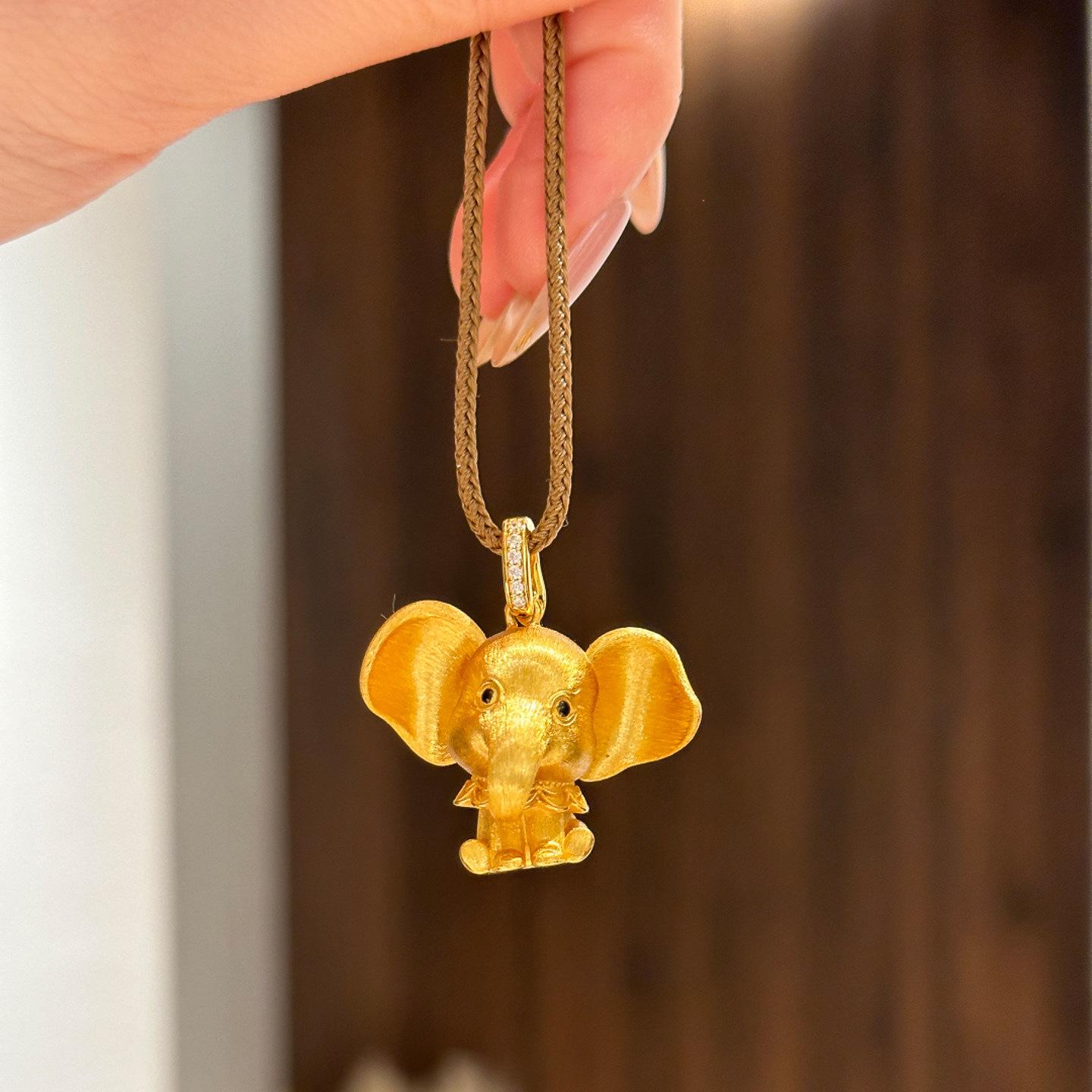 Antique gold crafts brushed fun and cute elephant necklace light luxury and high-end retro fashion sweater chain banquet jewelry 45cm золотой
Antique gold crafts brushed fun and cute elephant necklace light luxury and high-end retro fashion sweater chain banquet jewelry 45cm золотой