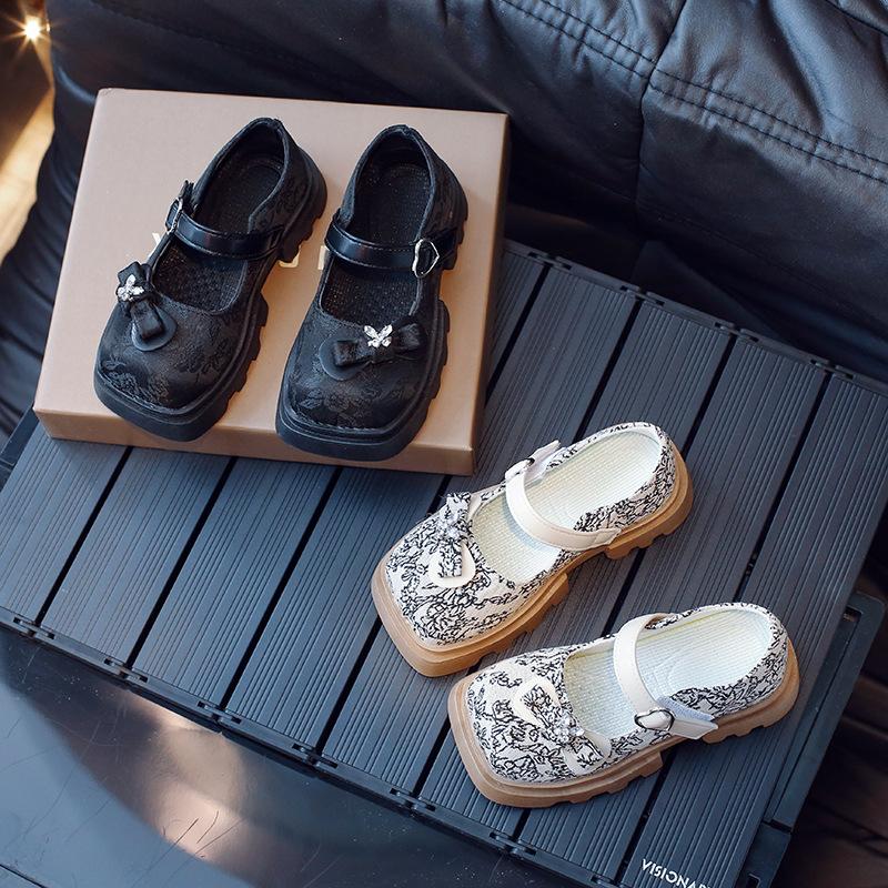 Обувь принцессы для девочек, модная обувь для детей среднего возраста, кожаная обувь для девочек с бантом и мягкой подошвой 26
Обувь принцессы для девочек, модная обувь для детей среднего возраста, кожаная обувь для девочек с бантом и мягкой подошвой 26