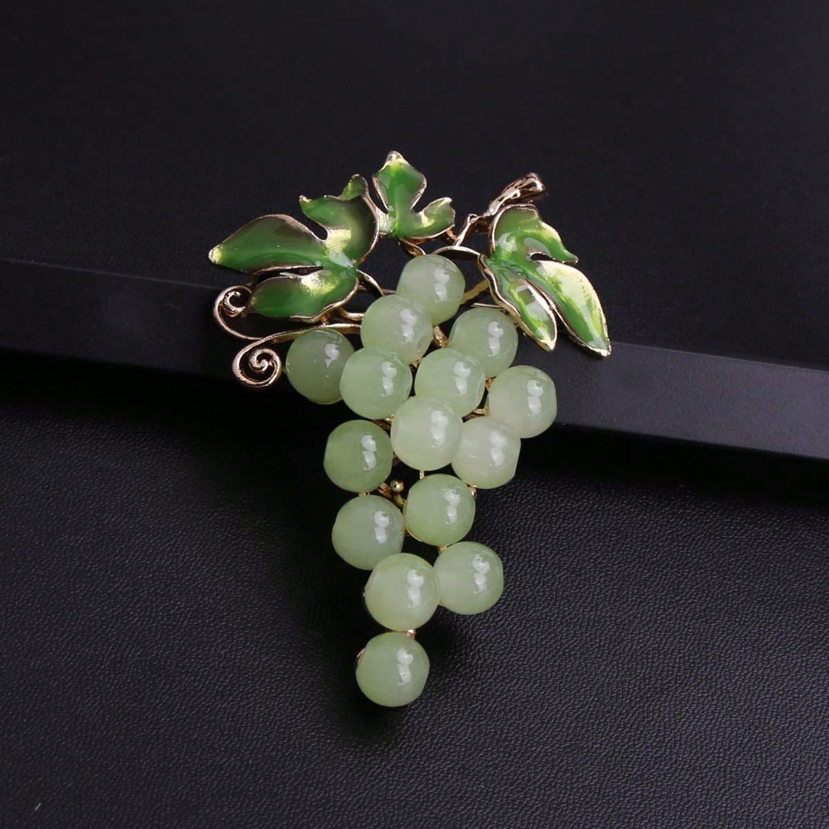 Fashion Creative Grape Brooch Alloy Enamel Fruit Pin Badges Plant Collar Pins Lady Boutique Decoration Corsage Jewelry Gift
Fashion Creative Grape Brooch Alloy Enamel Fruit Pin Badges Plant Collar Pins Lady Boutique Decoration Corsage Jewelry Gift