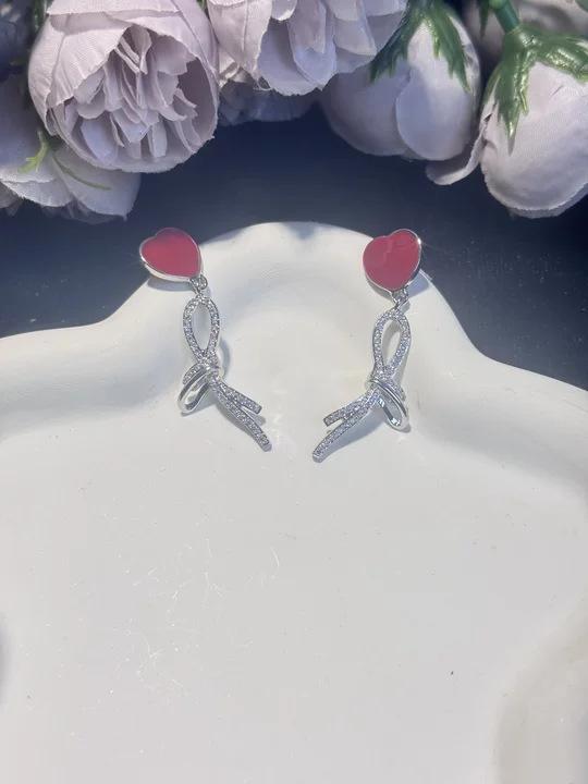 Light luxury love bow earrings fringed unique stud earrings earrings temperament advanced sense personalized earrings design sense
Light luxury love bow earrings fringed unique stud earrings earrings temperament advanced sense personalized earrings design sense