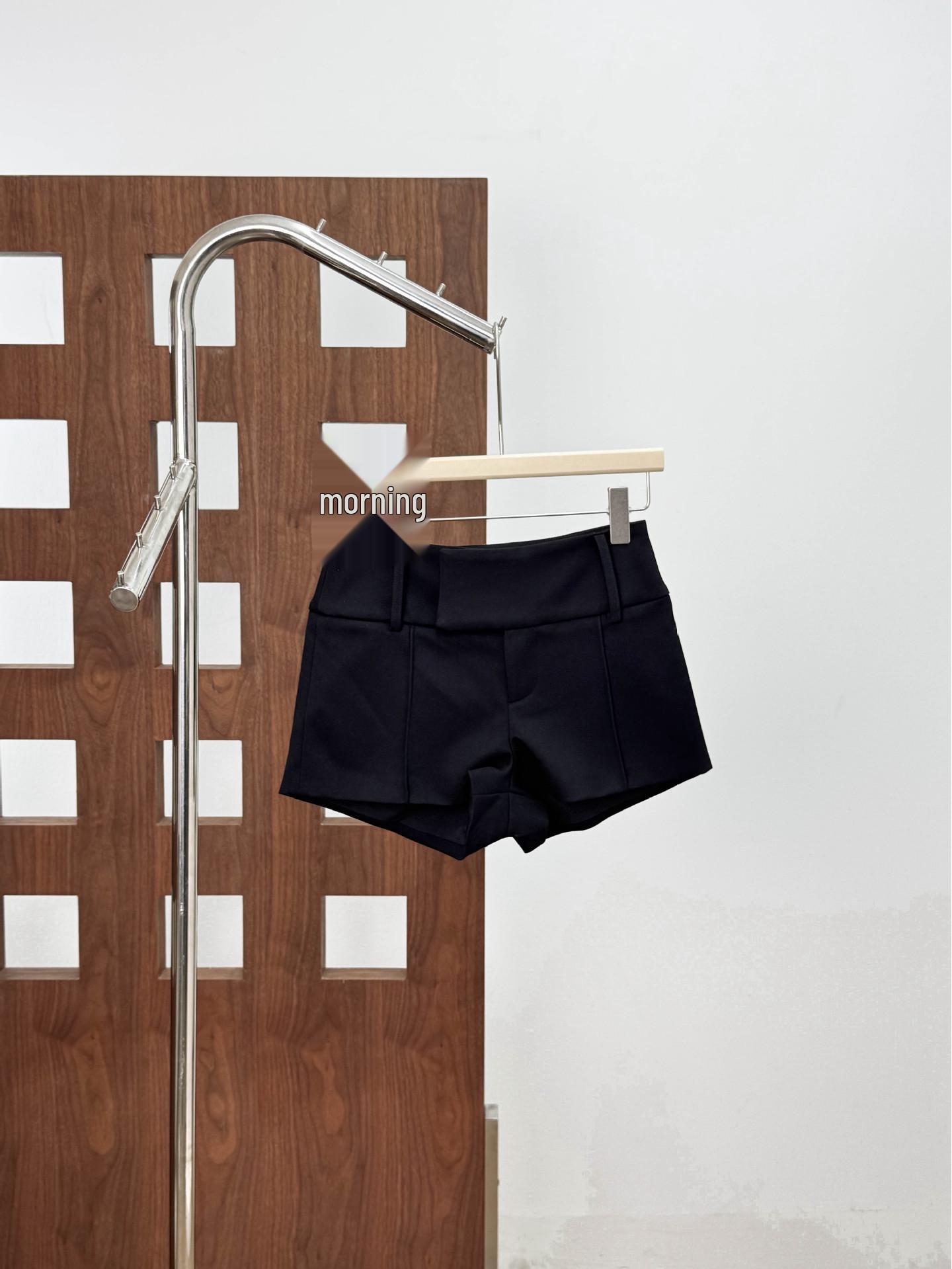 Women s French Style High-Waisted Wide-Leg Shorts - Flattering Slim Fit, Solid Colors Medium чорний
Women s French Style High-Waisted Wide-Leg Shorts - Flattering Slim Fit, Solid Colors Medium чорний