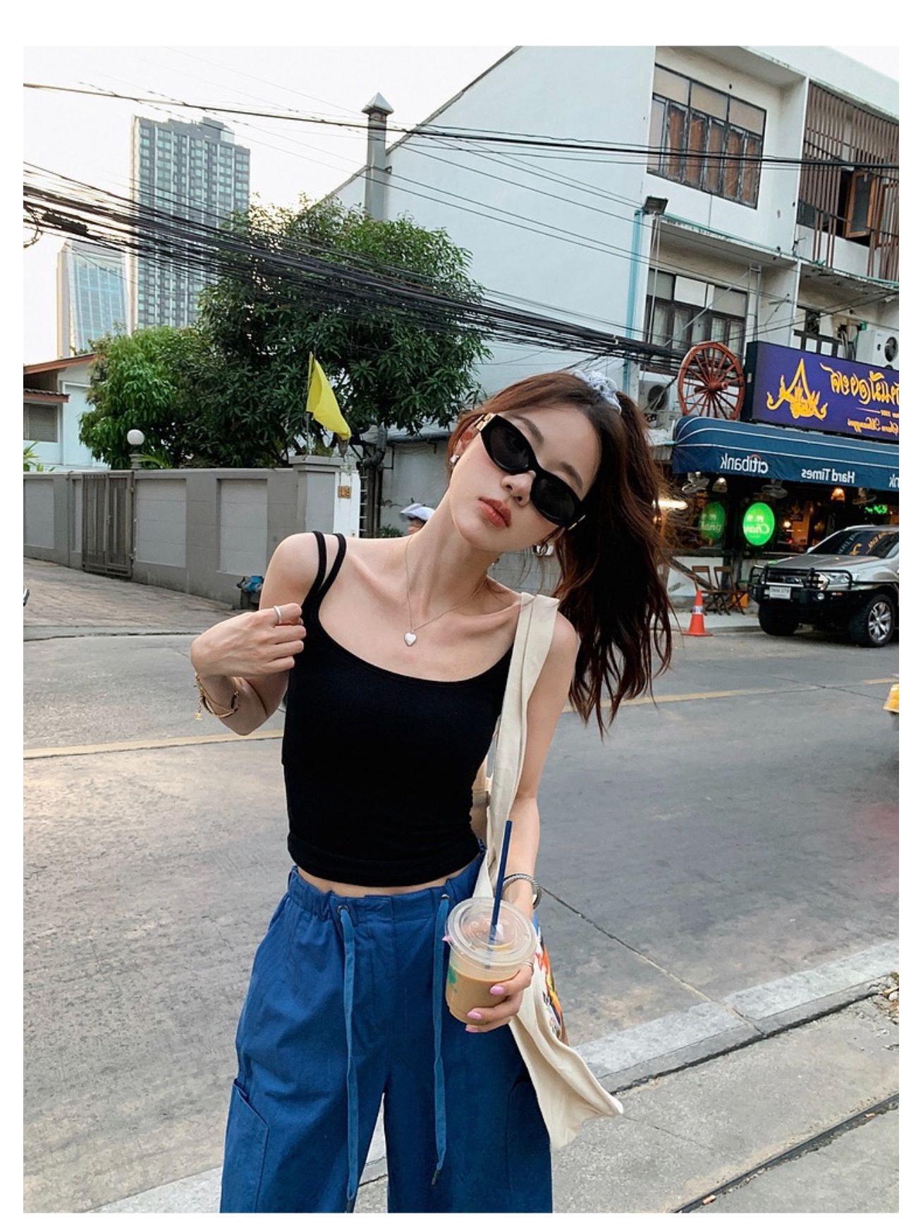 Стильный топ с коротким рукавом на двойных бретелях и фиксированной чашкой для женщин One Size (40kg-62.5kg) чёрный
Стильный топ с коротким рукавом на двойных бретелях и фиксированной чашкой для женщин One Size (40kg-62.5kg) чёрный