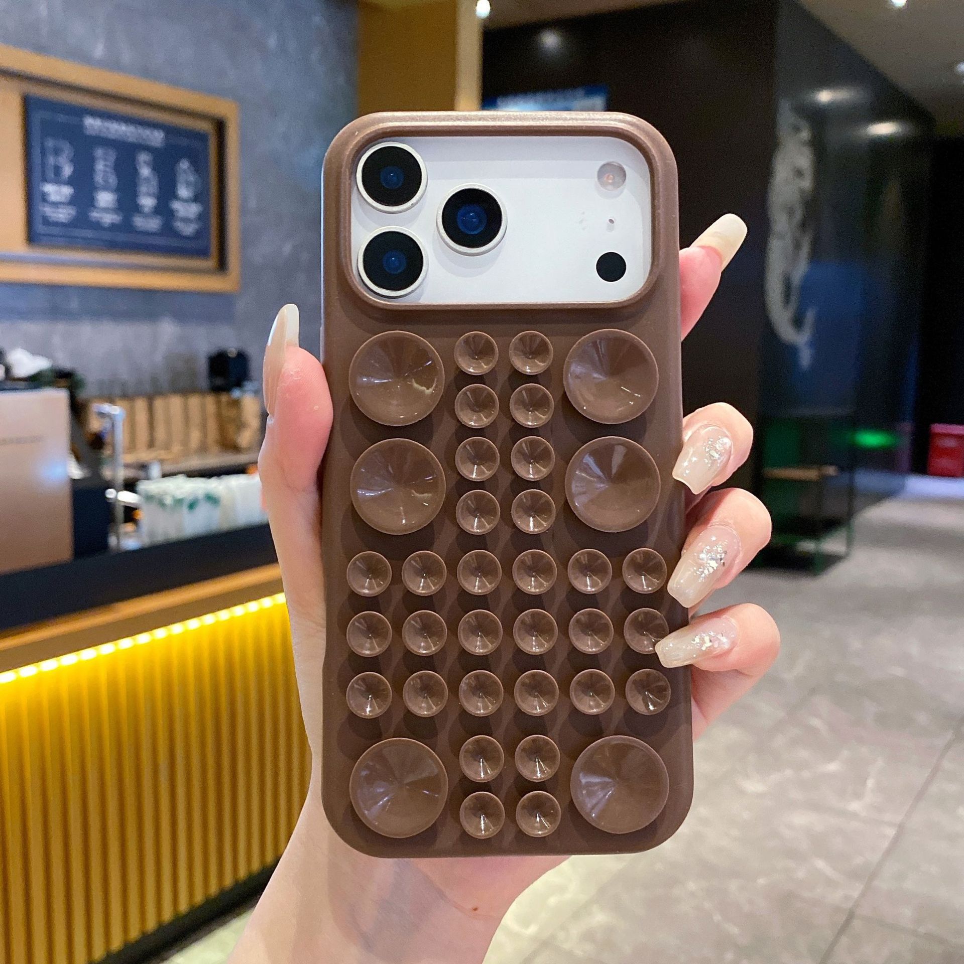Suction Cup Pop It Phone Case, Anti-slip Silicone Stress Relief Cover, Hands-free Holder Case for IPhone 14promax колір світло кави
Suction Cup Pop It Phone Case, Anti-slip Silicone Stress Relief Cover, Hands-free Holder Case for IPhone 14promax колір світло кави