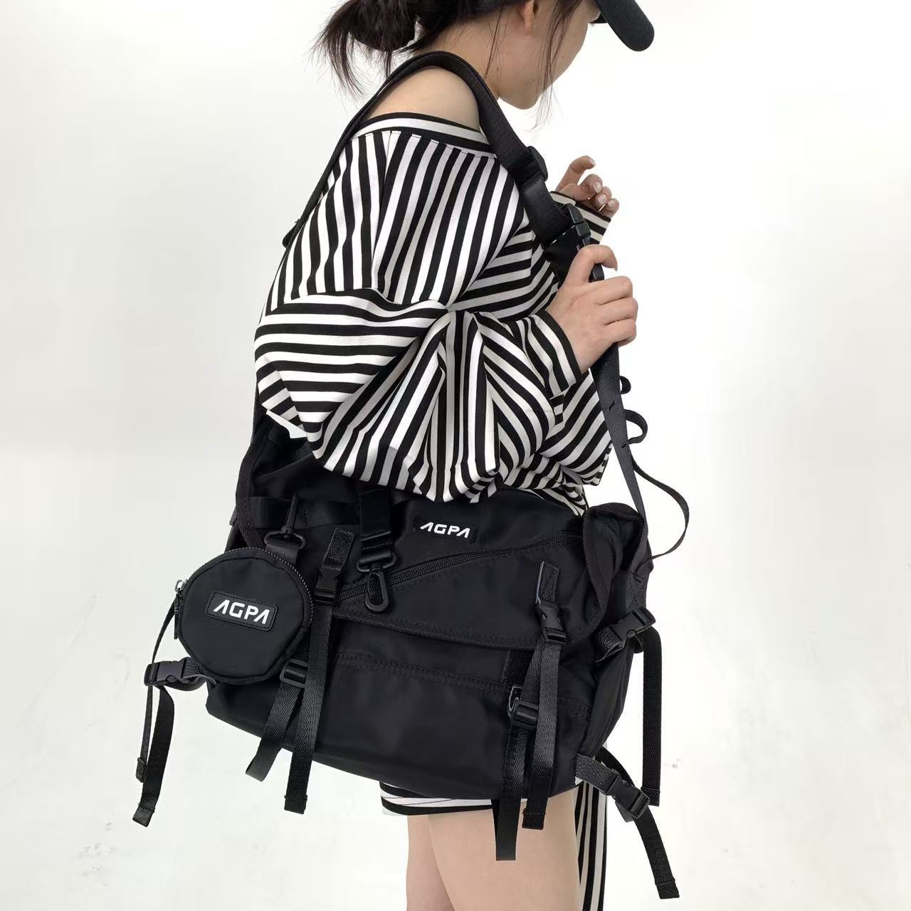 Personalized Street Ladies Crossbody Bag Buckle With Tassel Spice Girl Vintage Shoulder Tote чёрный
Personalized Street Ladies Crossbody Bag Buckle With Tassel Spice Girl Vintage Shoulder Tote чёрный