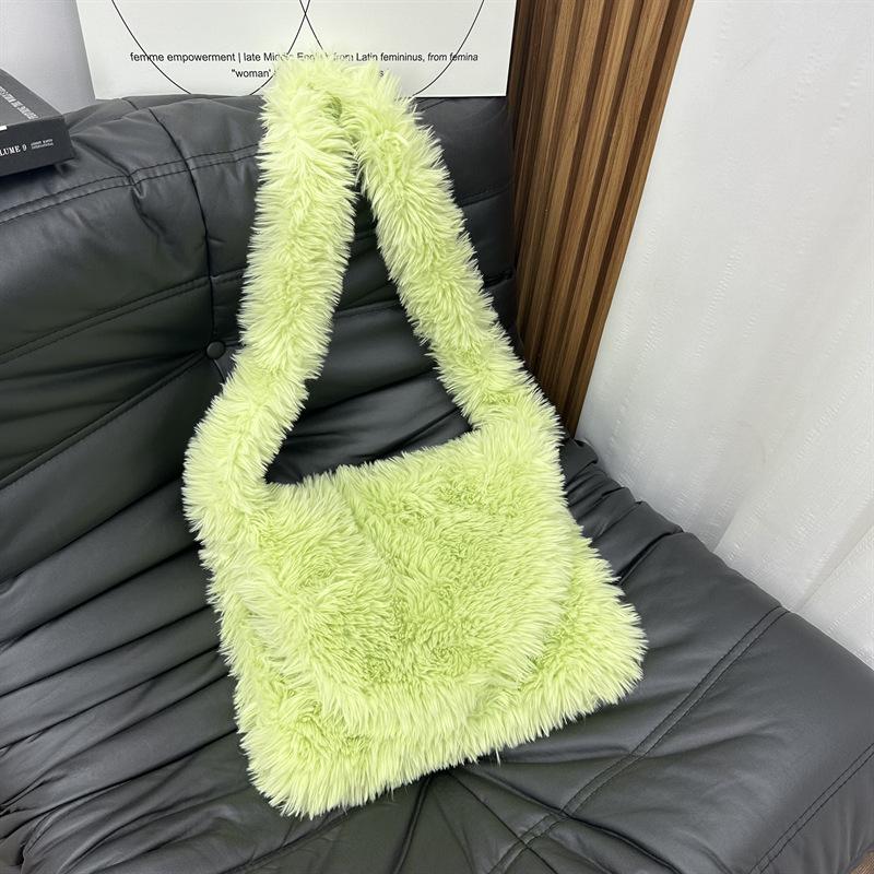 New Autumn and Winter Plush Handbag, Faux Fur Shoulder Bag, Large Capacity Faux Fur, Personalized and Niche Design зелений
New Autumn and Winter Plush Handbag, Faux Fur Shoulder Bag, Large Capacity Faux Fur, Personalized and Niche Design зелений