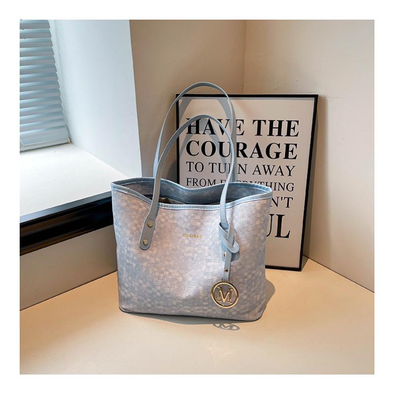 Fashion commuter large-capacity bag women s new casual versatile shoulder bag college student class bag tote bag синій
Fashion commuter large-capacity bag women s new casual versatile shoulder bag college student class bag tote bag синій