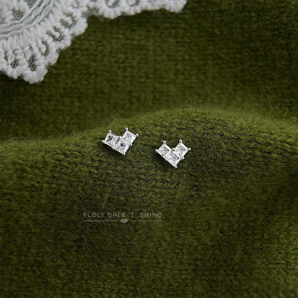 Mini, small, cute, fresh and sweet commuting versatile new 925 silver needle love stud earrings, earrings
Mini, small, cute, fresh and sweet commuting versatile new 925 silver needle love stud earrings, earrings