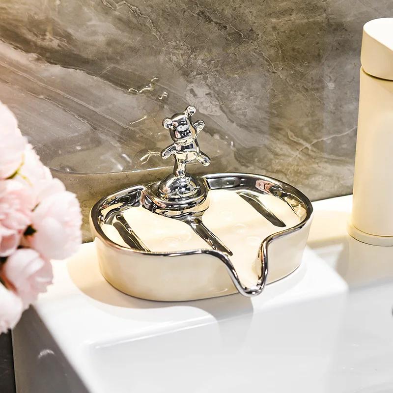 Керамическая мыльница, креативная дренажная полка, высококлассная, в стиле легкой роскоши, для дома, ванной комнаты, полка для хранения, мыльница
Керамическая мыльница, креативная дренажная полка, высококлассная, в стиле легкой роскоши, для дома, ванной комнаты, полка для хранения, мыльница