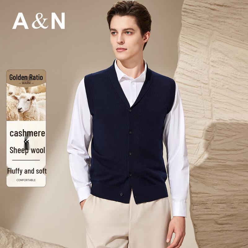 Мужской кардиган-жилет с V-образным вырезом из кашемировой смеси M
Мужской кардиган-жилет с V-образным вырезом из кашемировой смеси M