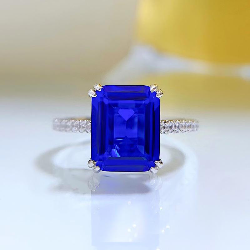 Hui Zhi Yi 2023: Vintage 925 Silver Ring with Green Zircon and High Carbon Diamond Size 7
Hui Zhi Yi 2023: Vintage 925 Silver Ring with Green Zircon and High Carbon Diamond Size 7