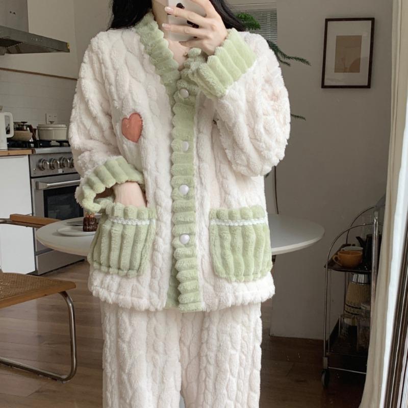Пижамы из кораллового флиса для женщин зимой, с утолщенным флисом для тепла и мягкой фланелью для верхней одежды M
Пижамы из кораллового флиса для женщин зимой, с утолщенным флисом для тепла и мягкой фланелью для верхней одежды M