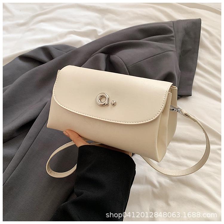 Французский нишевый дизайн, маленькая сумка под мышкой, женская, 2025, новая модная универсальная сумка-мессенджер на плечо для通勤, простая сумка-мессенджер белый
Французский нишевый дизайн, маленькая сумка под мышкой, женская, 2025, новая модная универсальная сумка-мессенджер на плечо для通勤, простая сумка-мессенджер белый