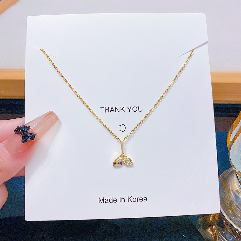 Mermaid Tail Zircon Necklace: Influencer-Style Japanese & Korean Clavicle Chain with Elegant Pendant
Mermaid Tail Zircon Necklace: Influencer-Style Japanese & Korean Clavicle Chain with Elegant Pendant