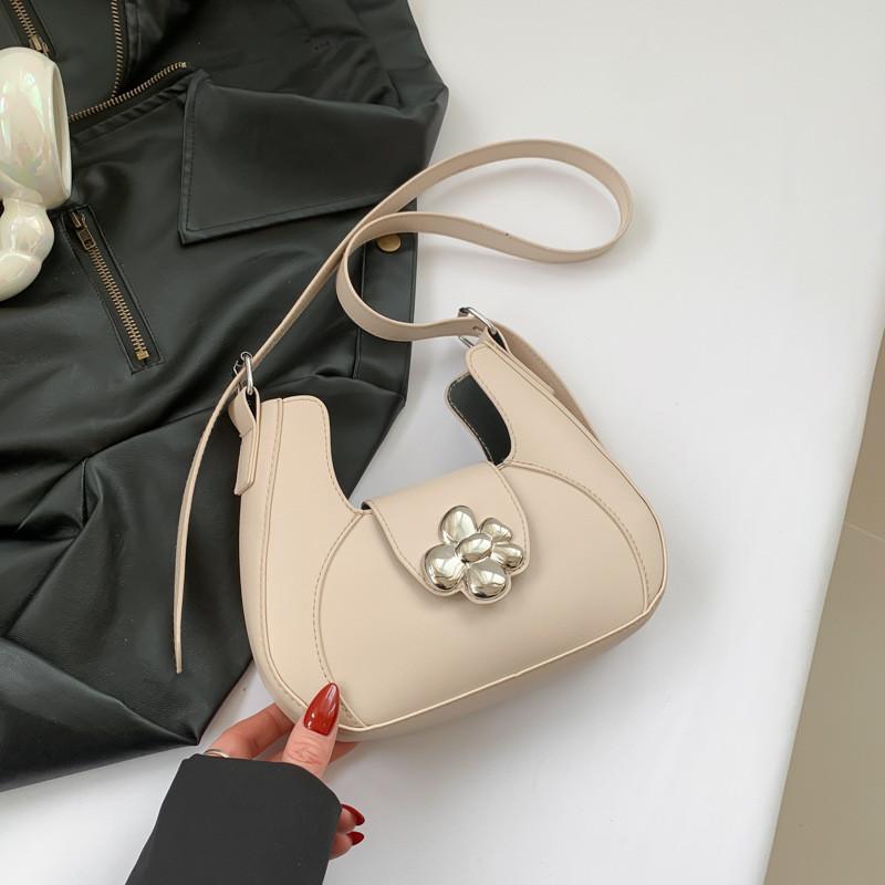 Trendy Small Shoulder Bag With Lovely Butterfly Bow Design In Various Colors
Trendy Small Shoulder Bag With Lovely Butterfly Bow Design In Various Colors