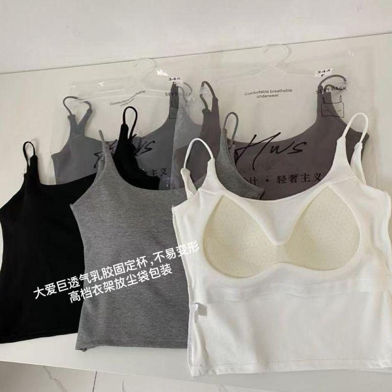 Highly Breathable Latex Fixed Chest Pads, High-End Dust-Proof Hanger Packaging, Slim-Fit Inner Camisole for Women White One size
Highly Breathable Latex Fixed Chest Pads, High-End Dust-Proof Hanger Packaging, Slim-Fit Inner Camisole for Women White One size