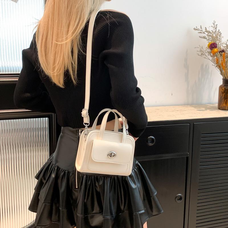 Summer fashion handbag small bag women s 2025 new simple small square bag versatile shoulder messenger mobile phone bag белый
Summer fashion handbag small bag women s 2025 new simple small square bag versatile shoulder messenger mobile phone bag белый
