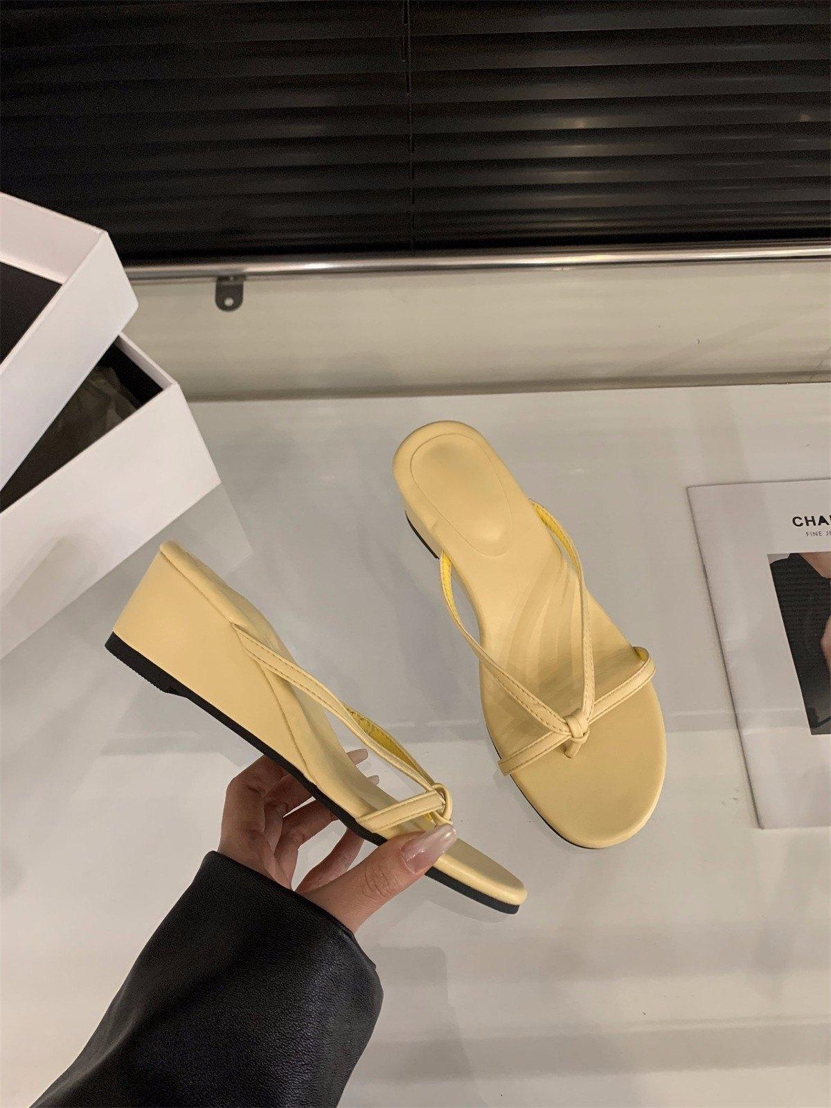 Серебристые темпераментные шлепанцы-вьетнамки, обувь феи, носить 2025, новые летние сандалии на танкетке, на высоком каблуке 40
Серебристые темпераментные шлепанцы-вьетнамки, обувь феи, носить 2025, новые летние сандалии на танкетке, на высоком каблуке 40