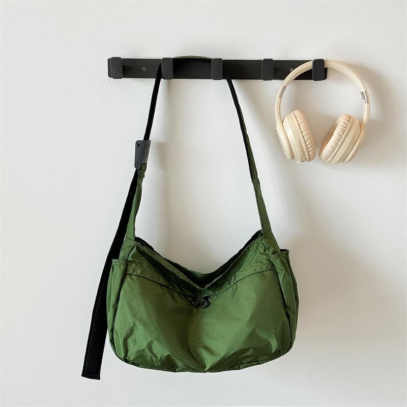 Outdoor Portable Crossbody Bags for Men and Women Commuter Waterproof Youth Shoulder Bag Solid Color Lightweight Female Tote зелений
Outdoor Portable Crossbody Bags for Men and Women Commuter Waterproof Youth Shoulder Bag Solid Color Lightweight Female Tote зелений