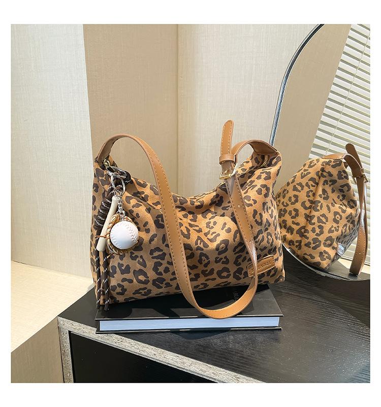 Осень и зима большая вместимость сумка-мессенджер для поездок женская новая популярная матовая леопардовый принт кофейная сумка подмышку