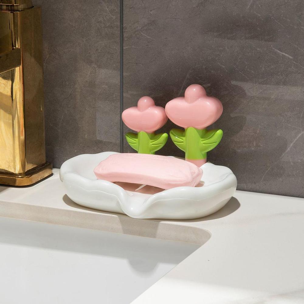 Пластиковая мыльница в виде цветка, креативная декоративная мыльница, самоосушающаяся, нескользящая мыльница, симпатичная подставка для хранения мыла, аксессуары для ванной комнаты
Пластиковая мыльница в виде цветка, креативная декоративная мыльница, самоосушающаяся, нескользящая мыльница, симпатичная подставка для хранения мыла, аксессуары для ванной комнаты