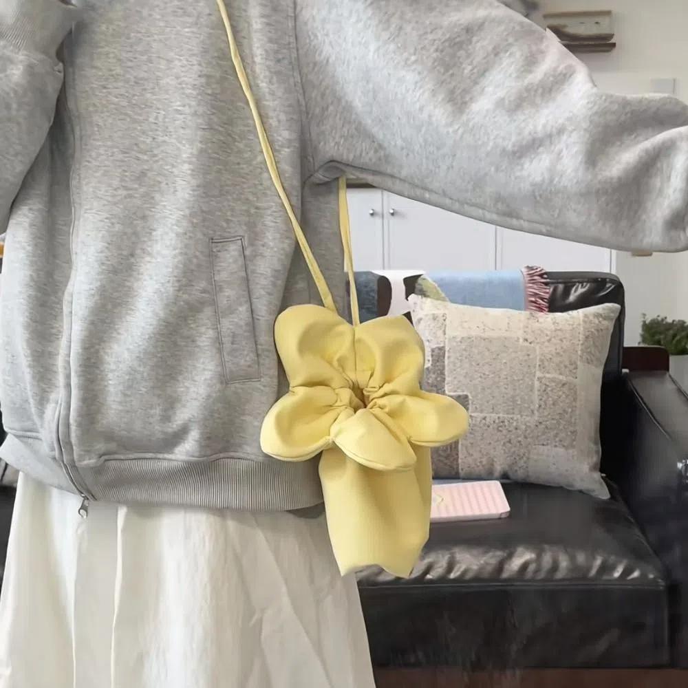Korean Style Flower Handbag Cute Shoulder Bags Literary Plaid Drawstring Bag Outdoor синій
Korean Style Flower Handbag Cute Shoulder Bags Literary Plaid Drawstring Bag Outdoor синій