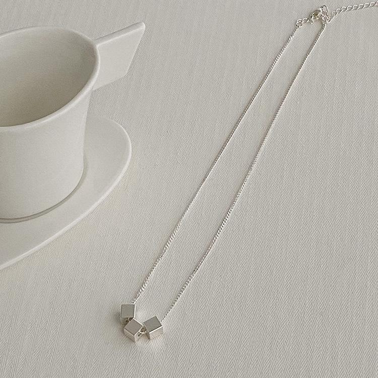 S925 Sterling Silver Cube Pendant Necklace for Women - Fashionable Clavicle Chain 925 Silver
S925 Sterling Silver Cube Pendant Necklace for Women - Fashionable Clavicle Chain 925 Silver