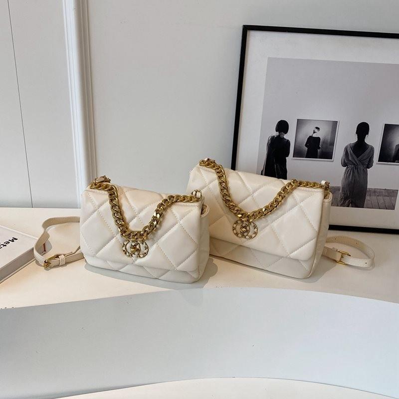Trendy Vintage Chain Crossbody Bag For Women In Stylish Black And White Colors With Soft Material Perfect For Autumn And Winter Fashion White Large
Trendy Vintage Chain Crossbody Bag For Women In Stylish Black And White Colors With Soft Material Perfect For Autumn And Winter Fashion White Large