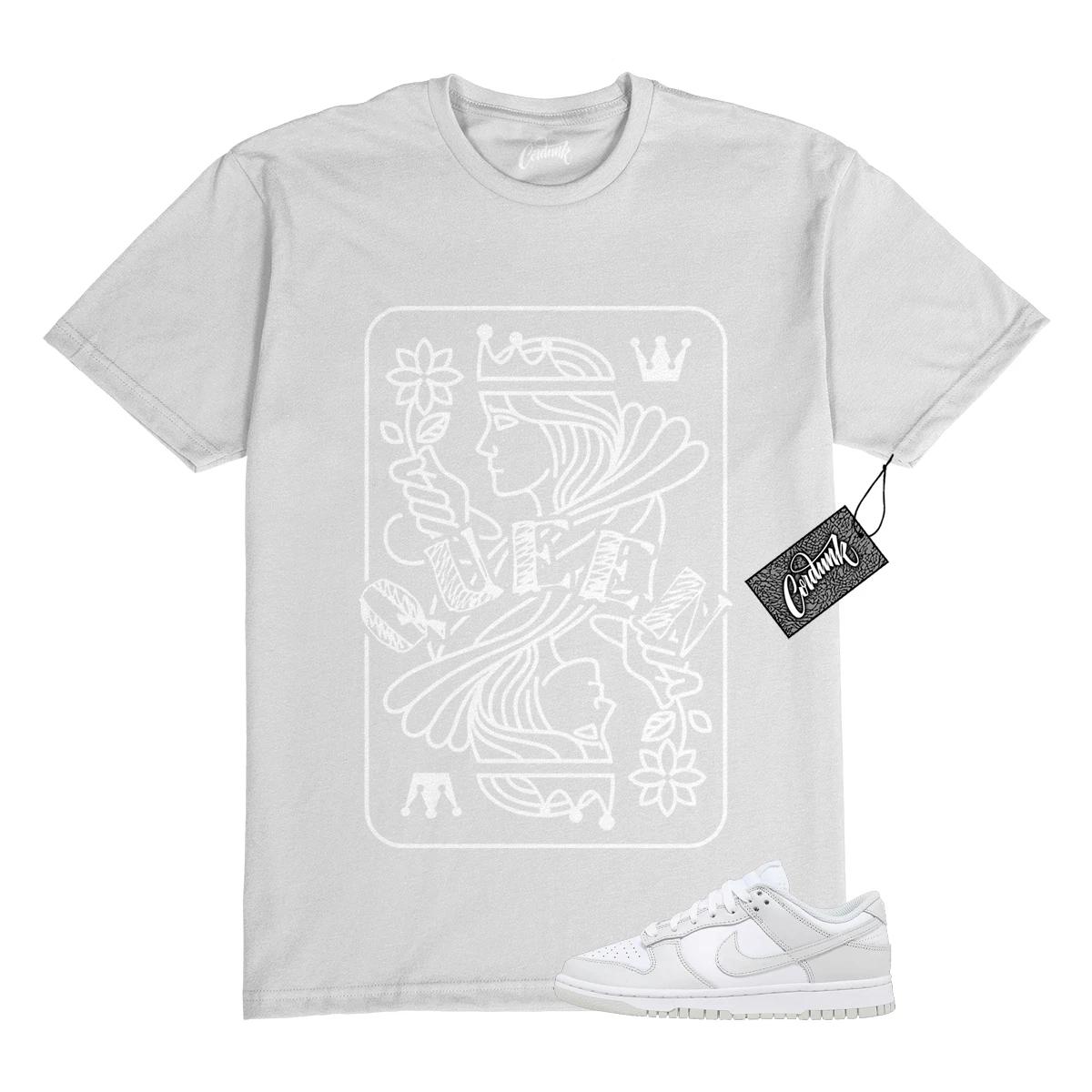 Dunk Photon Dust White Light Grey Низкая футболка в тон QUEEN S
Dunk Photon Dust White Light Grey Низкая футболка в тон QUEEN S