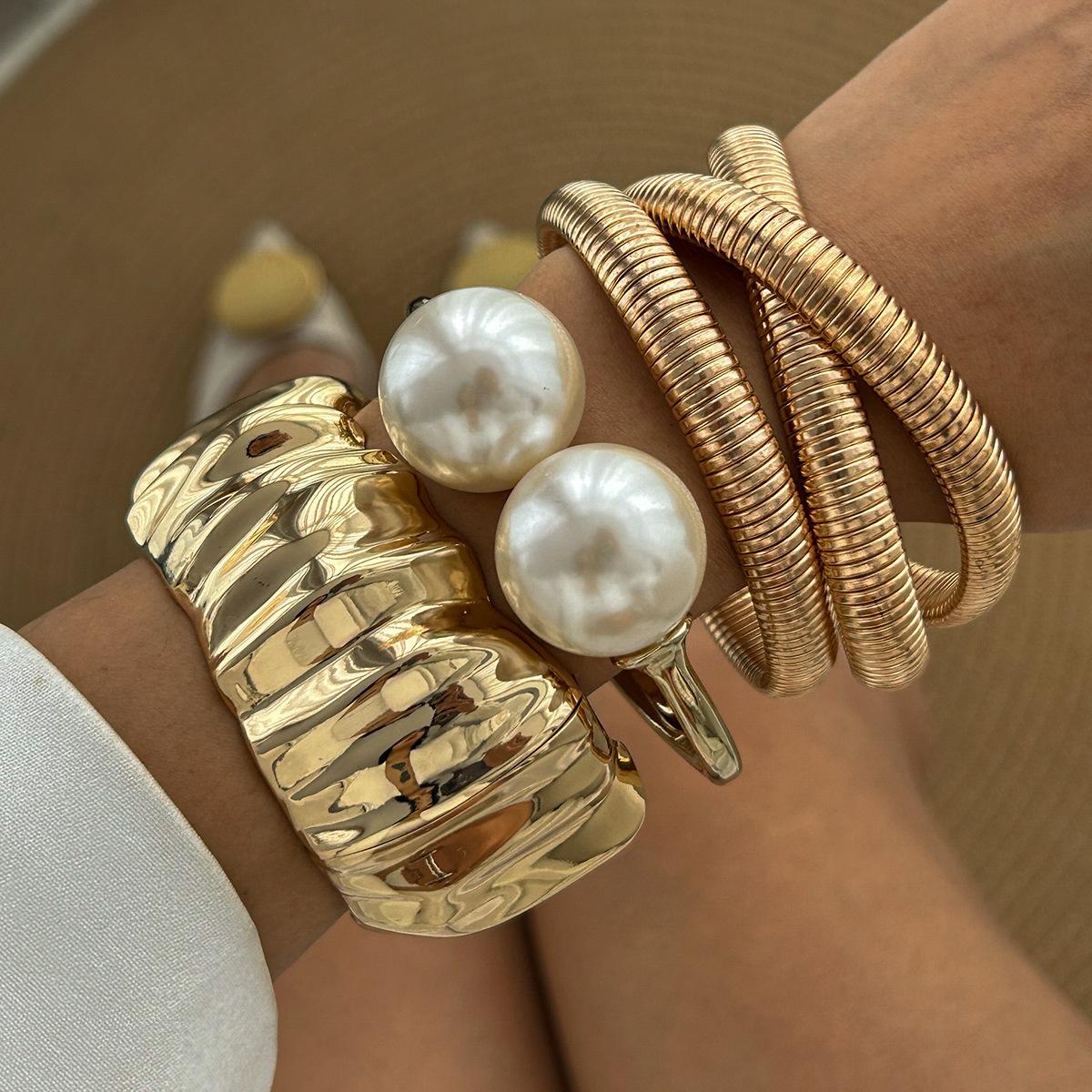 Multi-layer stacked striped wide-sided metal wind bracelet female, exaggerated ins large pearl open bracelet
Multi-layer stacked striped wide-sided metal wind bracelet female, exaggerated ins large pearl open bracelet