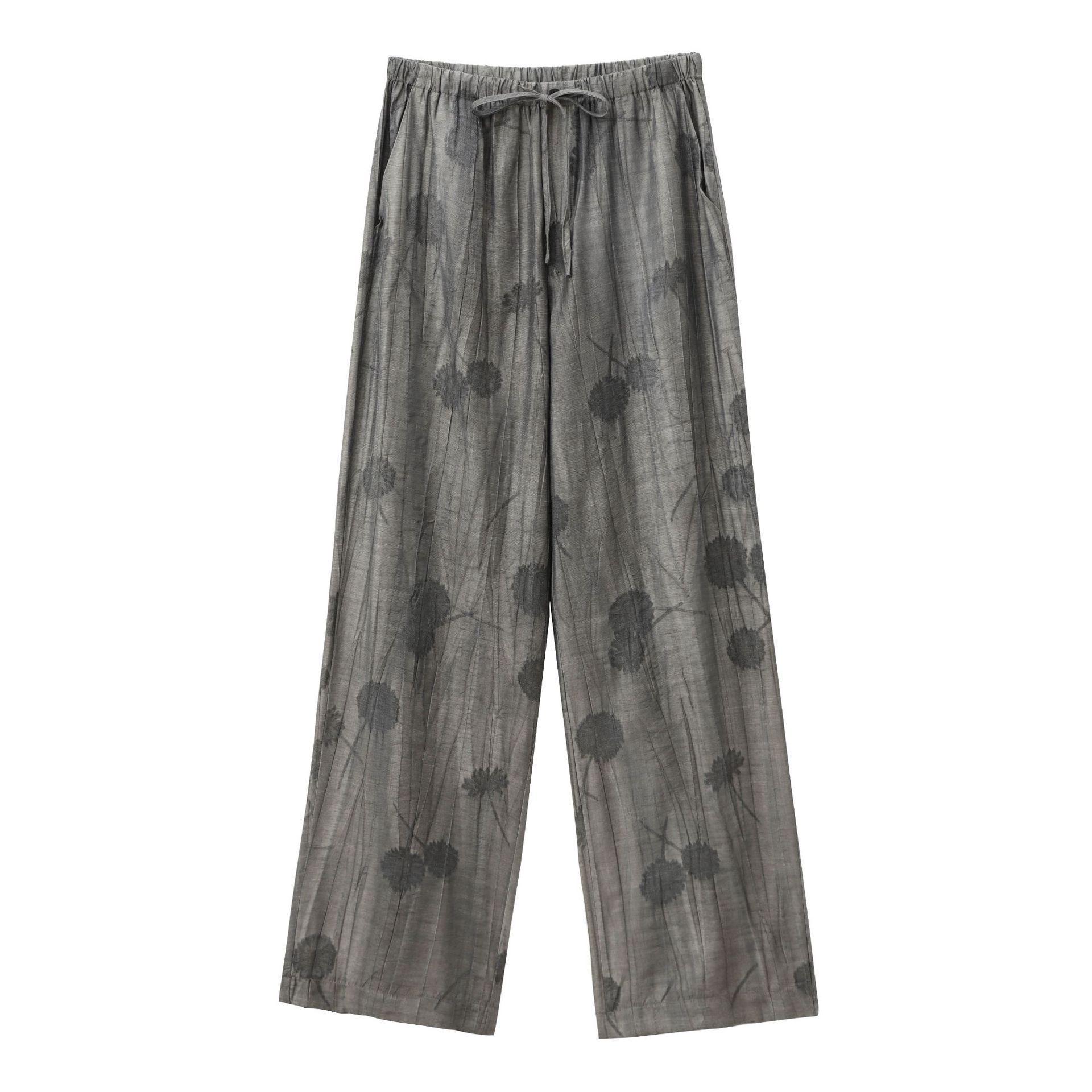 Жаккардовый топ с V-образным вырезом и комплект брюк с широкими штанинами на резинке для женщин - Весна/Лето 2025 L
Жаккардовый топ с V-образным вырезом и комплект брюк с широкими штанинами на резинке для женщин - Весна/Лето 2025 L