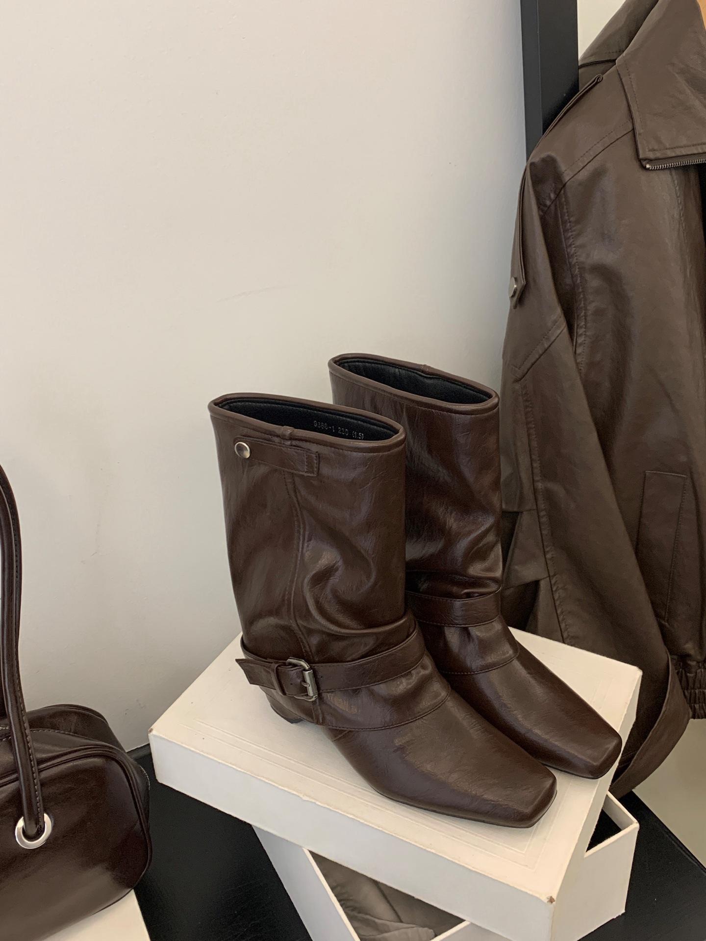 Огромные красивые осенне-зимние маленькие короткие ботинки 2025 года, ретро квадратный носок, ковбойские сапоги в западном стиле, сапоги-локомотивы, оригинальные дорожные сапоги из Синьцзяна 39
Огромные красивые осенне-зимние маленькие короткие ботинки 2025 года, ретро квадратный носок, ковбойские сапоги в западном стиле, сапоги-локомотивы, оригинальные дорожные сапоги из Синьцзяна 39