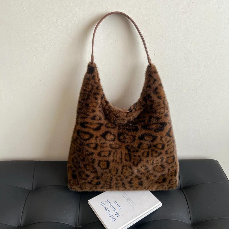 Retro Leopard Plush Shoulder Bags for Women High Capacity Girls Soft Faux Fur Hobo Handbag Winter Korean Style Underarm Bag Tote
Retro Leopard Plush Shoulder Bags for Women High Capacity Girls Soft Faux Fur Hobo Handbag Winter Korean Style Underarm Bag Tote