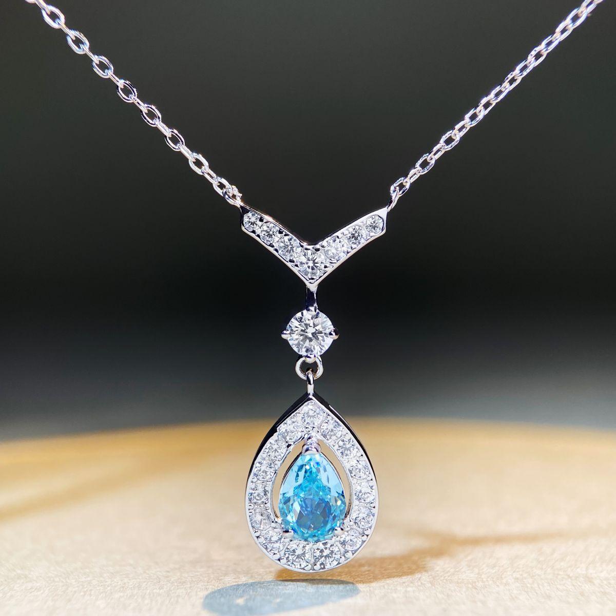 High-end Women s 18K White Gold and Platinum PT950 Water Drop Necklace Female Shaped Pear-shaped Aquamarine Pendant червоний
High-end Women s 18K White Gold and Platinum PT950 Water Drop Necklace Female Shaped Pear-shaped Aquamarine Pendant червоний