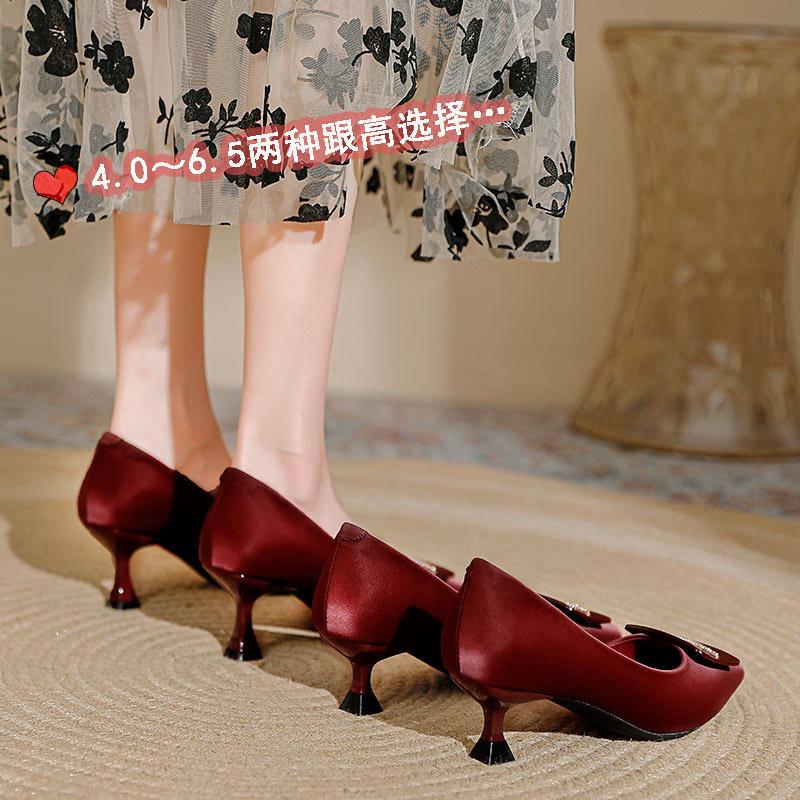 High heels women s thin heels new red wedding shoes pointed small heels temperament shallow mouth single shoes 39
High heels women s thin heels new red wedding shoes pointed small heels temperament shallow mouth single shoes 39