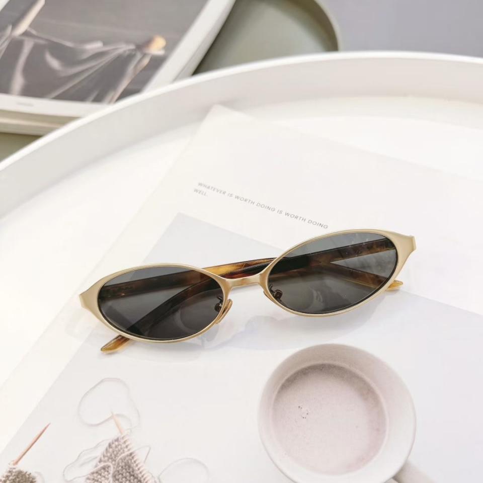 New World Trendy Micro Curved Women s Luxury Sunglasses Leisure Travel Driving Sunscreen UV400 Men s Stainless Steel Sun glasses
New World Trendy Micro Curved Women s Luxury Sunglasses Leisure Travel Driving Sunscreen UV400 Men s Stainless Steel Sun glasses