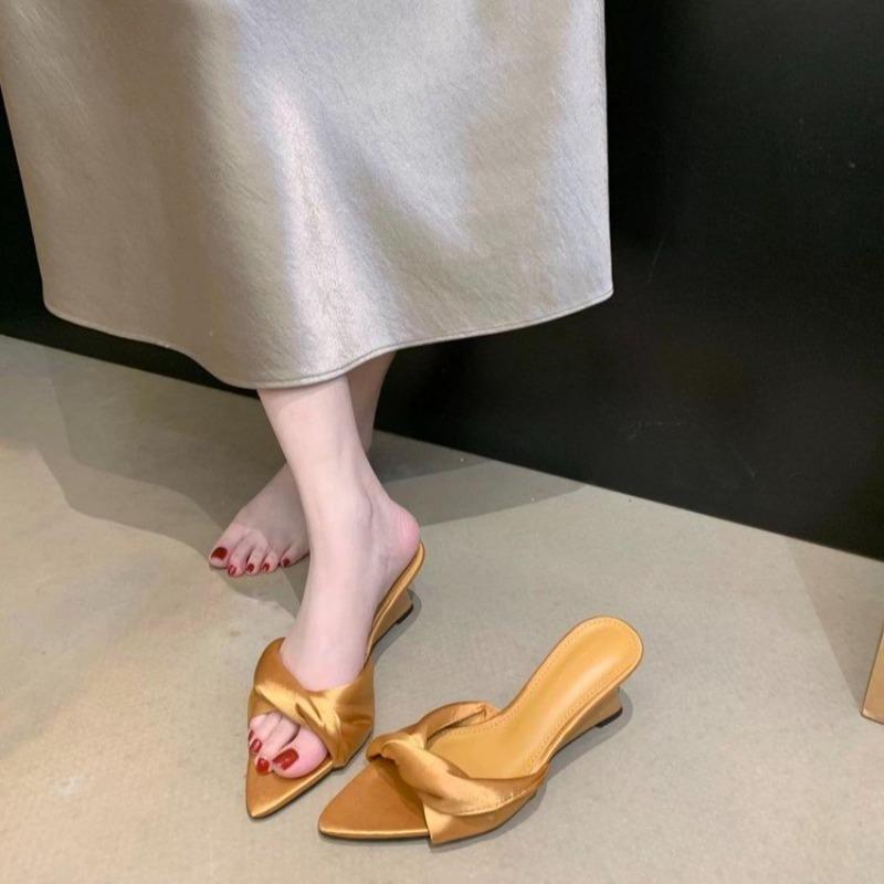 French Ladies Pointed Toe Open Toe Wedge Flashover Slippers for Women 2026 New Style with Skirt High Heels 40 золотий
French Ladies Pointed Toe Open Toe Wedge Flashover Slippers for Women 2026 New Style with Skirt High Heels 40 золотий