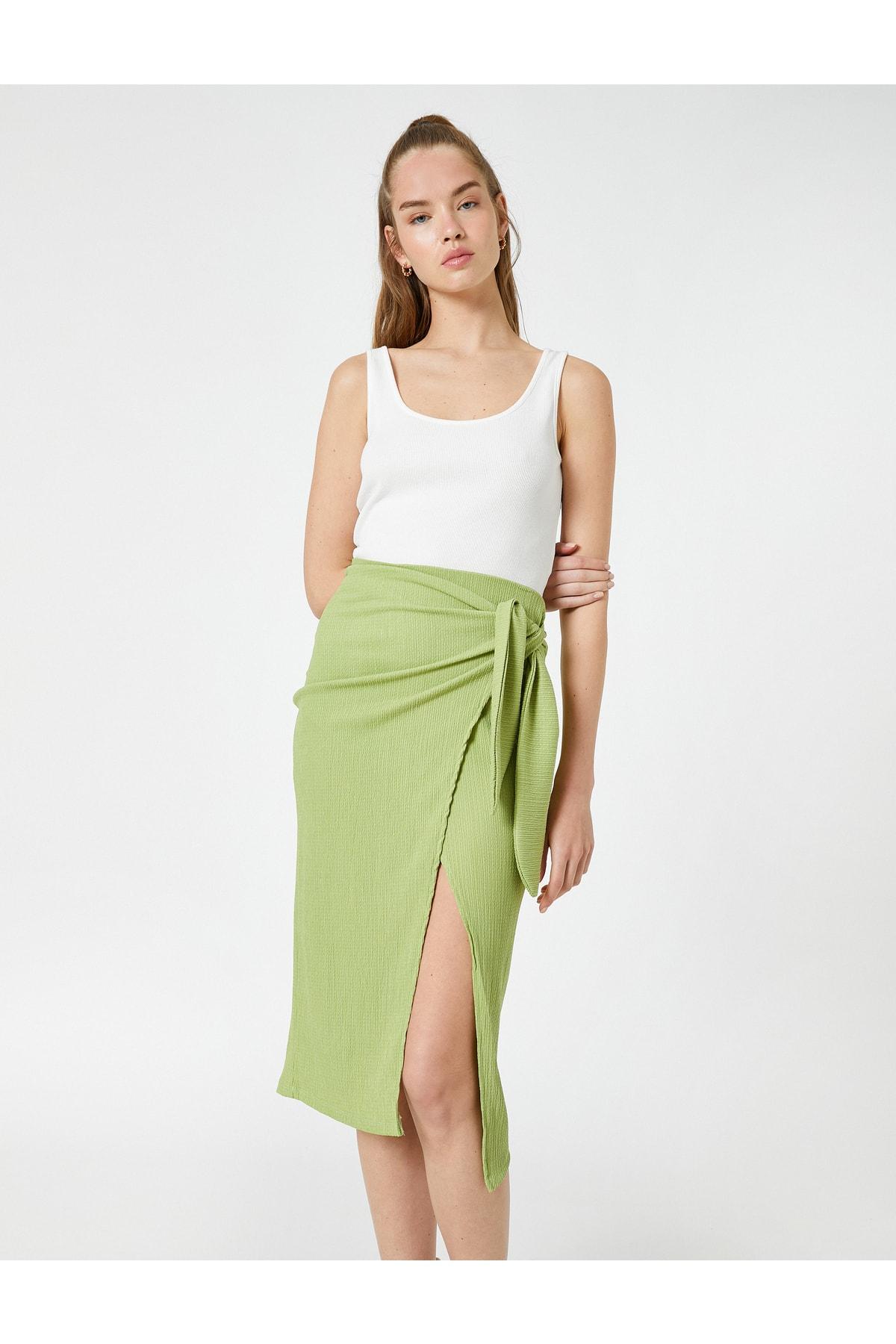 Юбка-миди с разрезом и завязкой на талии.. 
Юбка-миди с разрезом и завязкой на талии..