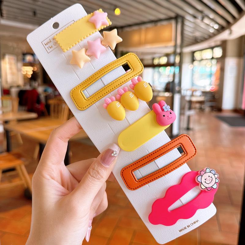 Красочные мультяшные заколки для волос BB в корейском стиле для девочек и младенцев
Красочные мультяшные заколки для волос BB в корейском стиле для девочек и младенцев