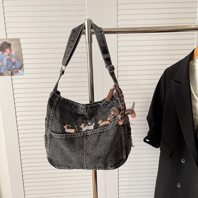 New Spring Women Crossbody Bag Fashi Embroidery Denim Shoulder Bag Casual Retro Pure Color Versatile Texture Commuting Bag чорний
New Spring Women Crossbody Bag Fashi Embroidery Denim Shoulder Bag Casual Retro Pure Color Versatile Texture Commuting Bag чорний