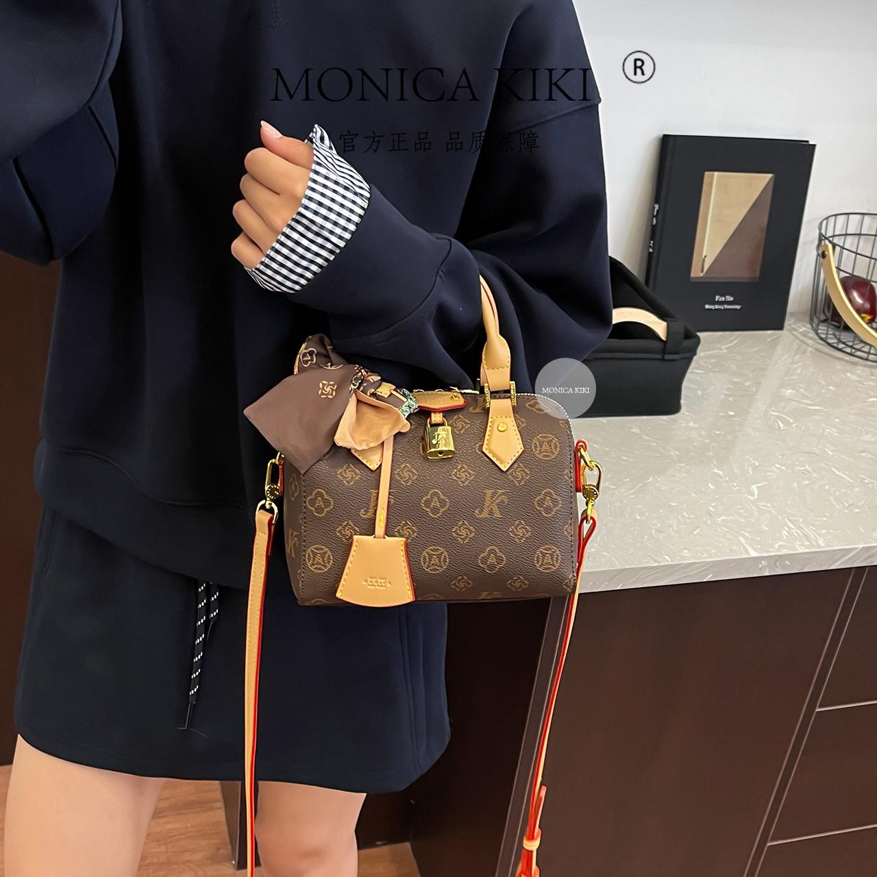 Monica Qiqi Women s Bag 2025 New Soft Leather Light Luxury Boston Pillow Bag Small Bag One Shoulder Crossbody Bag
Monica Qiqi Women s Bag 2025 New Soft Leather Light Luxury Boston Pillow Bag Small Bag One Shoulder Crossbody Bag