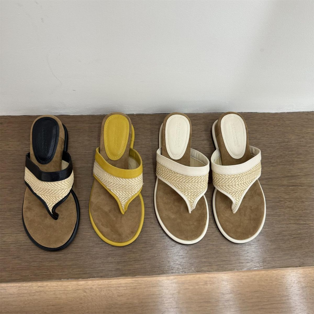 Retro casual niche toe mop woven linen flip-flops fashionable and comfortable beach shoes wedge heel cool slippers 40
Retro casual niche toe mop woven linen flip-flops fashionable and comfortable beach shoes wedge heel cool slippers 40