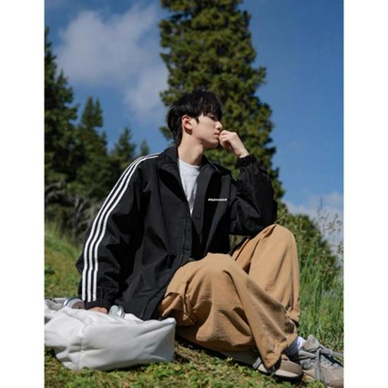 Unisex American Three-Stripes Color-Block Stand Collar Sports Jacket - 2025 Spring/Autumn Trendy High Street Style L чорний
Unisex American Three-Stripes Color-Block Stand Collar Sports Jacket - 2025 Spring/Autumn Trendy High Street Style L чорний