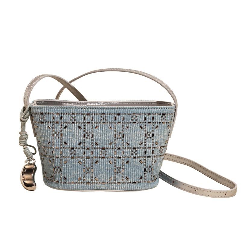 Маленькая сумка из джинсовой парусины, маленькая квадратная сумка с горячими стразами, модная мини-сумка для мобильного телефона, универсальная летняя новая мини-сумка для мелочи average size светло-синий
Маленькая сумка из джинсовой парусины, маленькая квадратная сумка с горячими стразами, модная мини-сумка для мобильного телефона, универсальная летняя новая мини-сумка для мелочи average size светло-синий