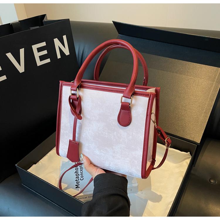 High-end bag women s summer 2025 new foreign style versatile crossbody bag for commuting to work and commuting small square bag бордовий
High-end bag women s summer 2025 new foreign style versatile crossbody bag for commuting to work and commuting small square bag бордовий